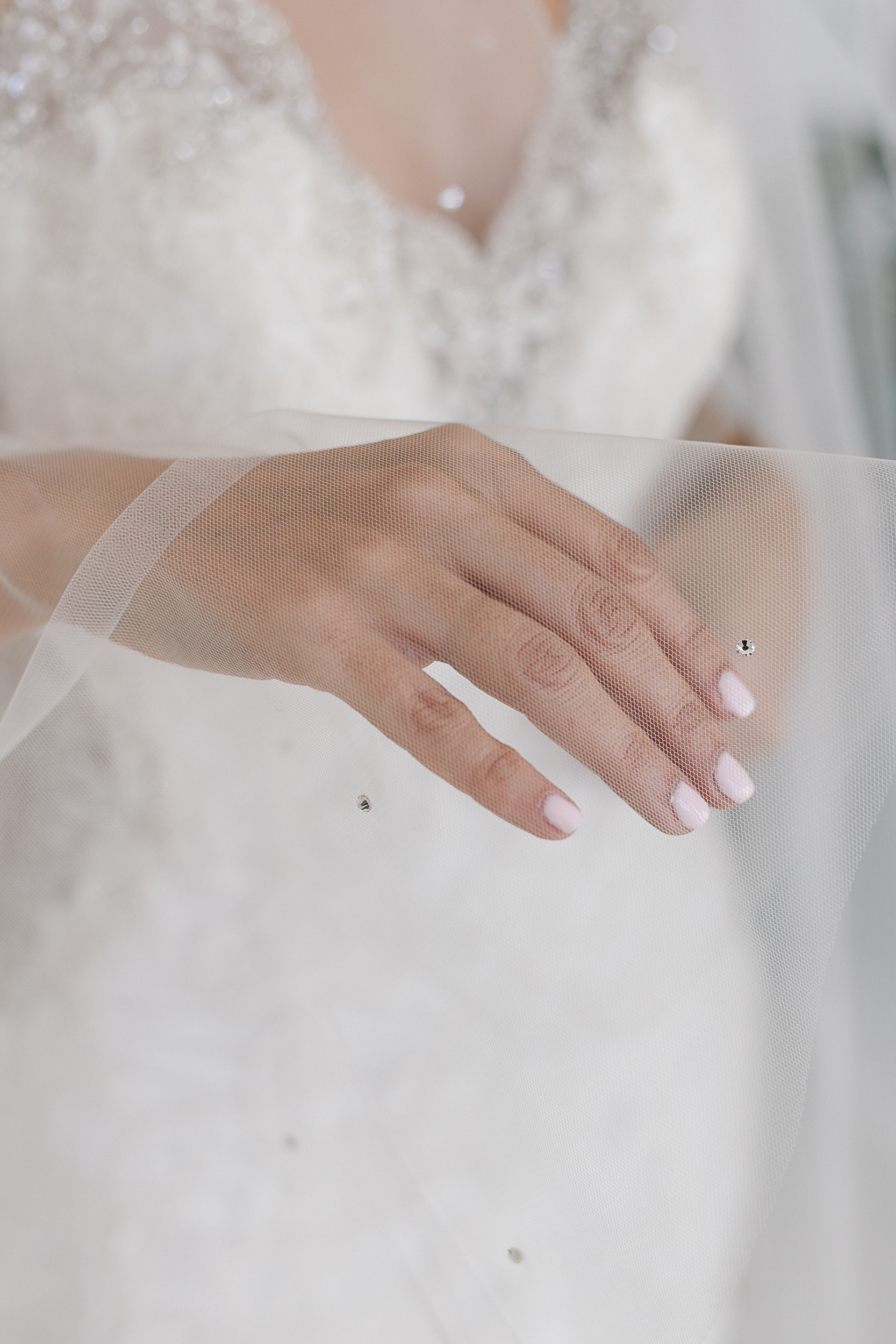 Caroline - Fingertip-length Crystal Beads Wedding Veil - Image 2