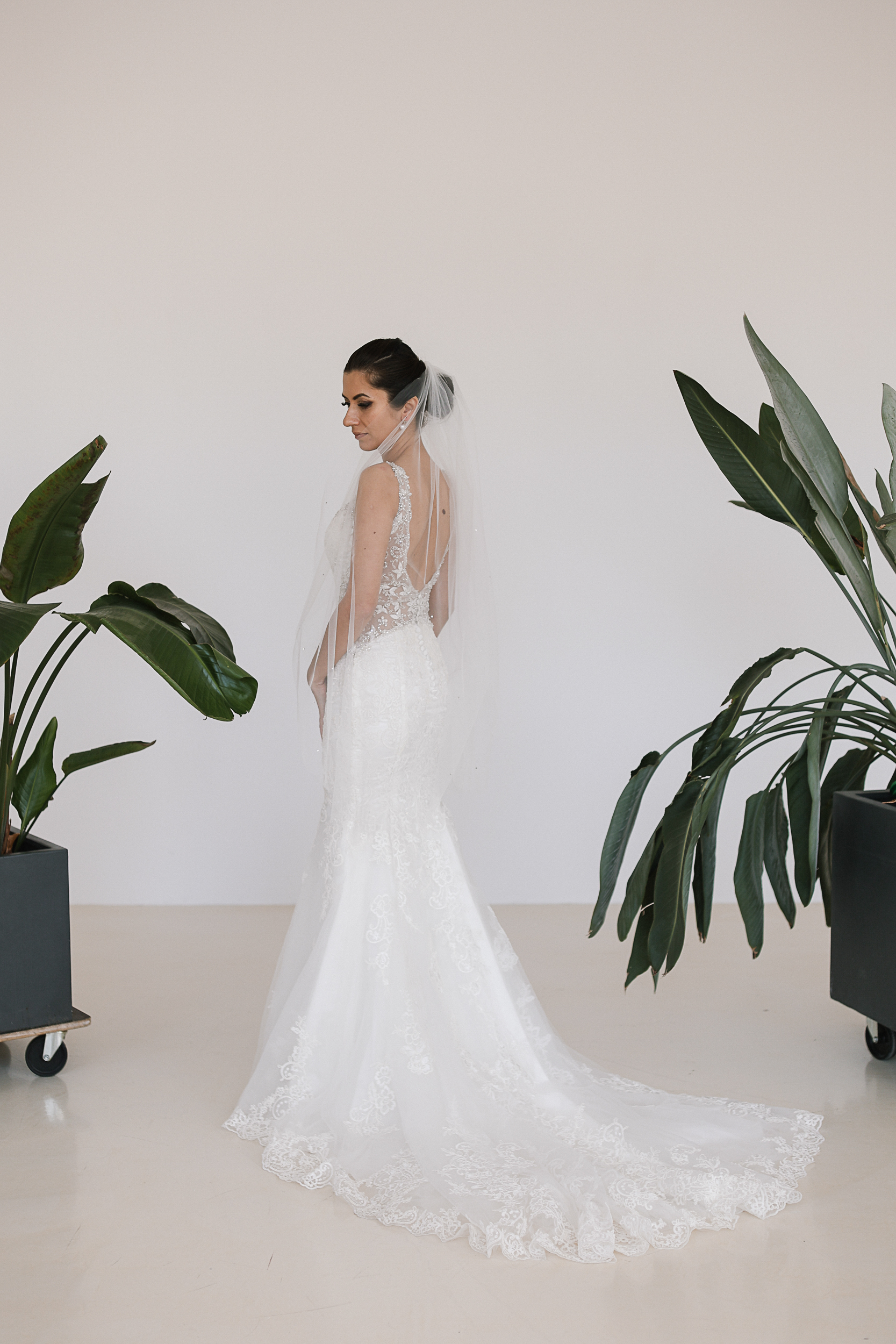 Caroline - Fingertip-length Crystal Beads Wedding Veil - Image 5