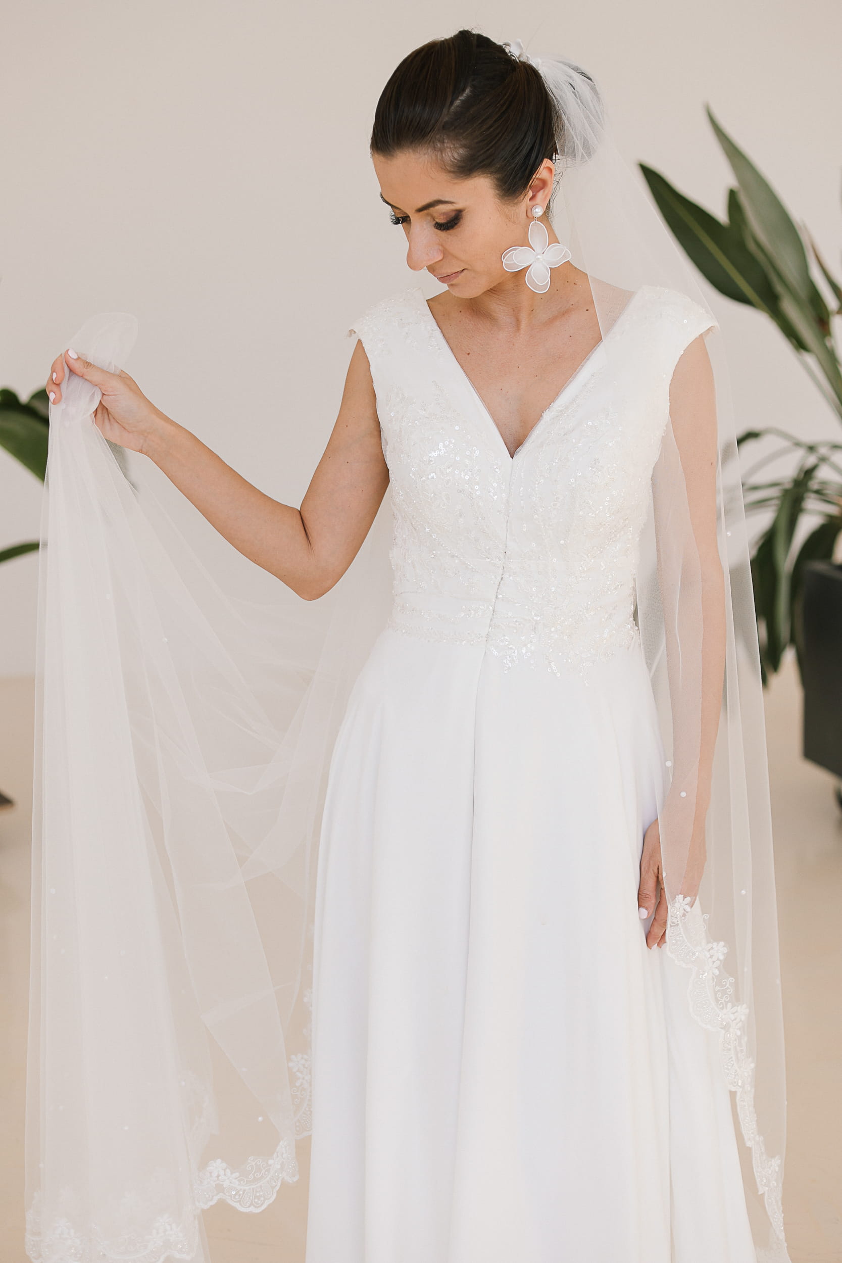 Valentina - Lace and Pearls Wedding Veil - Image 2