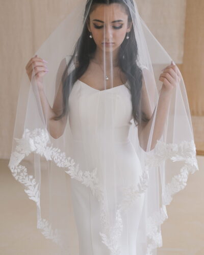 Alina - Long Veil Drop Shape with Lace Wedding Veil