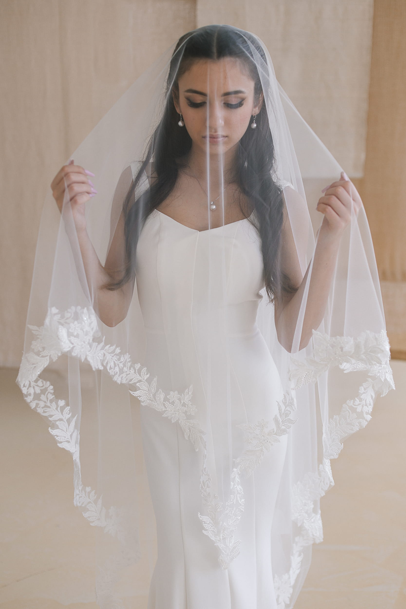Alina - Long Veil Drop Shape with Lace Wedding Veil