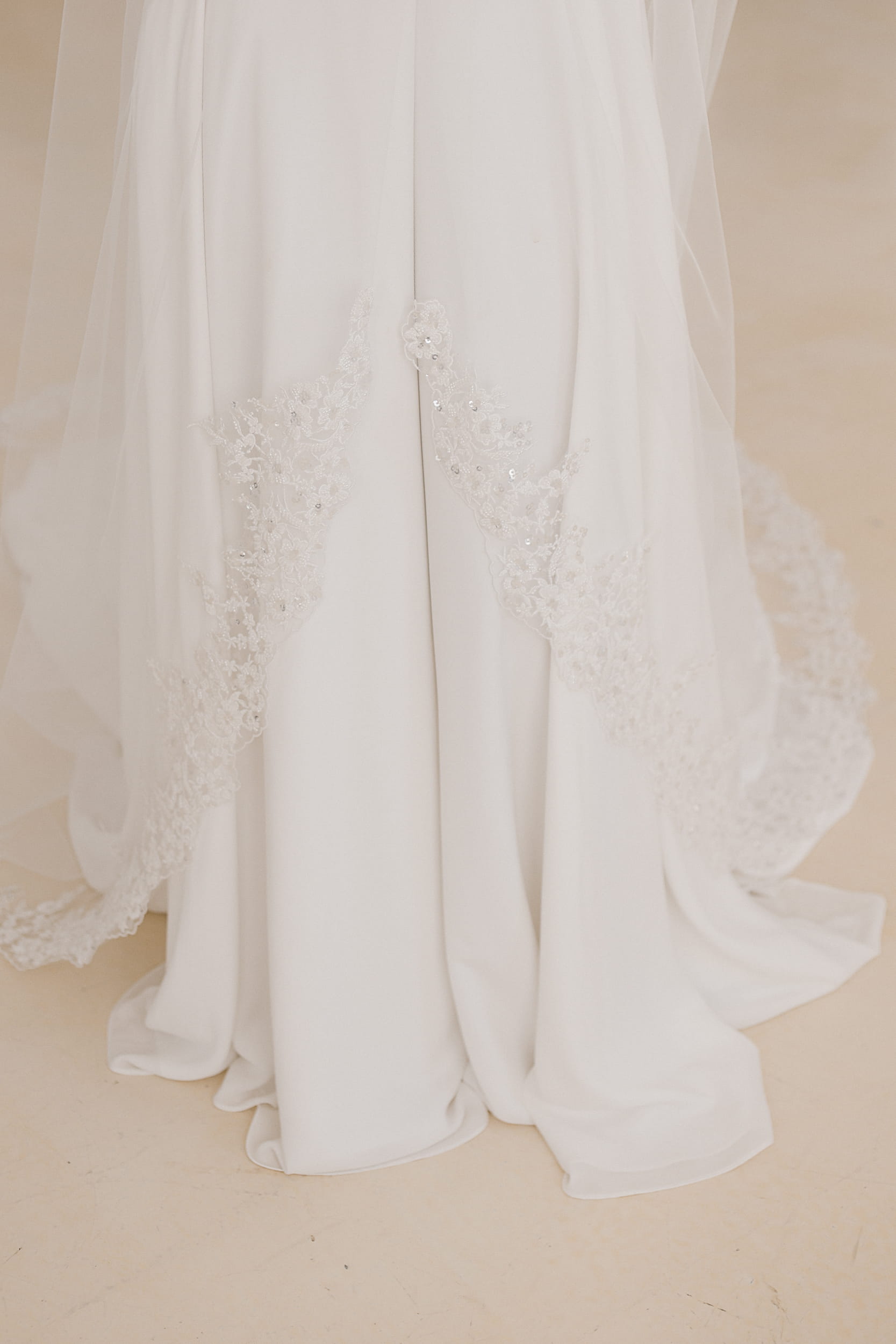 Ana-Maria - One Tier Veil with Lace Wedding Veil - Image 7