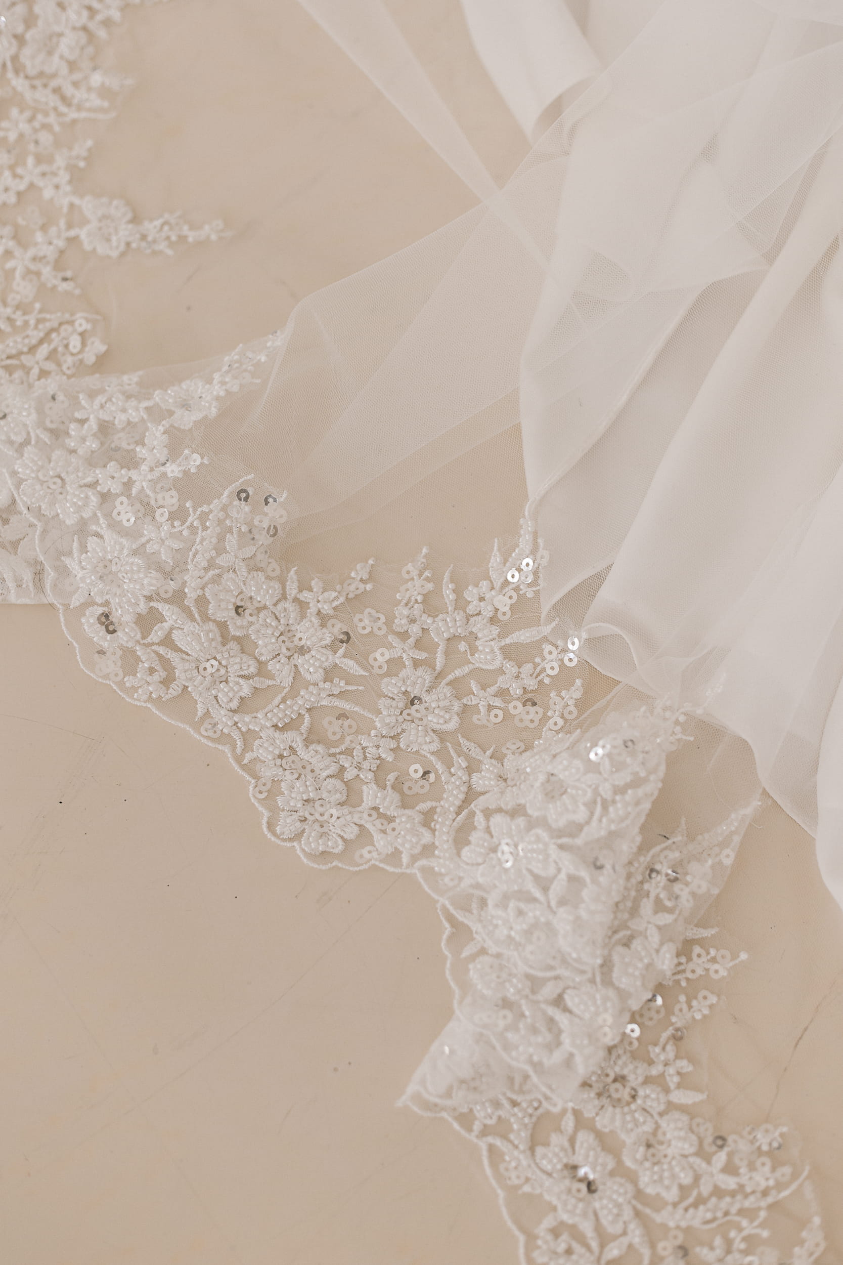 Ana-Maria - One Tier Veil with Lace Wedding Veil - Image 2