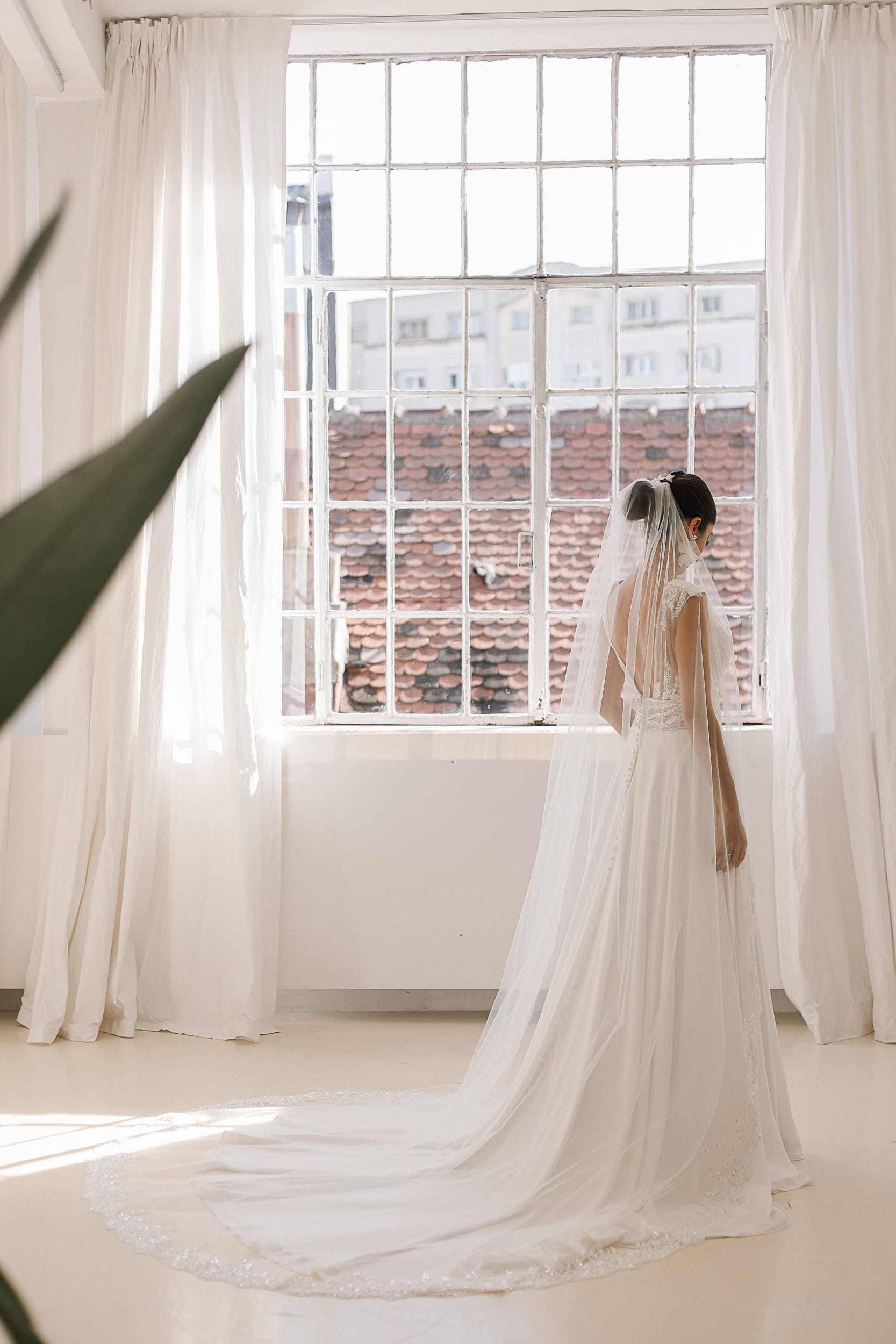 Ana-Maria - One Tier Veil with Lace Wedding Veil - Image 4
