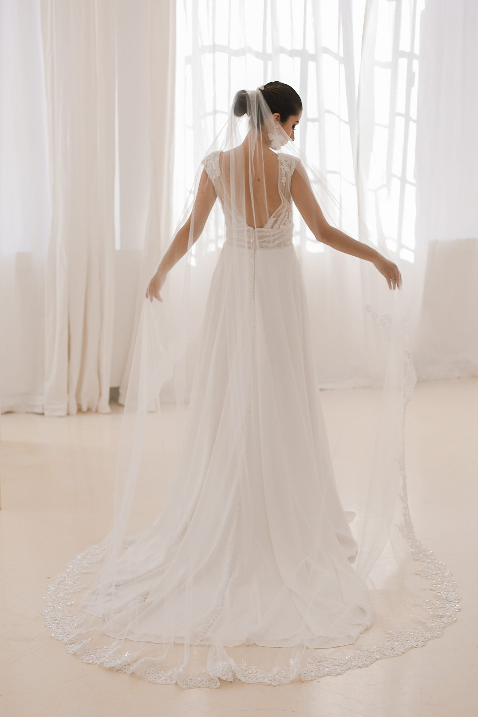 Ana-Maria - One Tier Veil with Lace Wedding Veil - Image 5