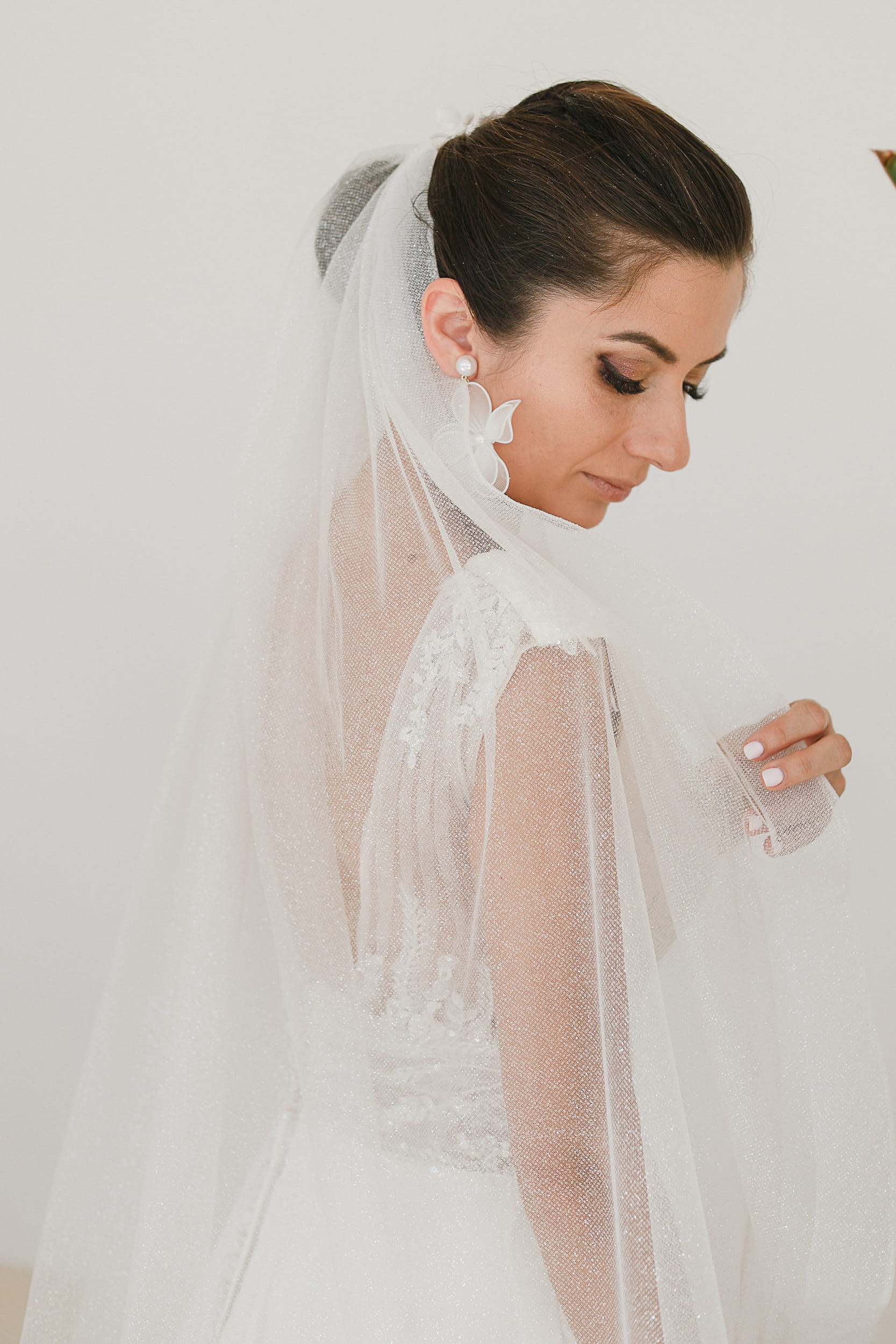 Eveline - Very Glittery Wedding Veil - Image 3
