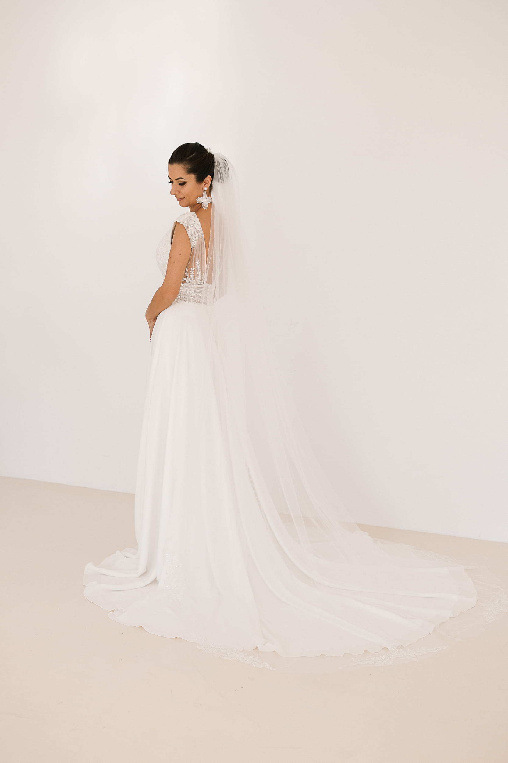 Juliette Wedding Veil with Lace Appliqué & Crystal Raindrops - Image 5