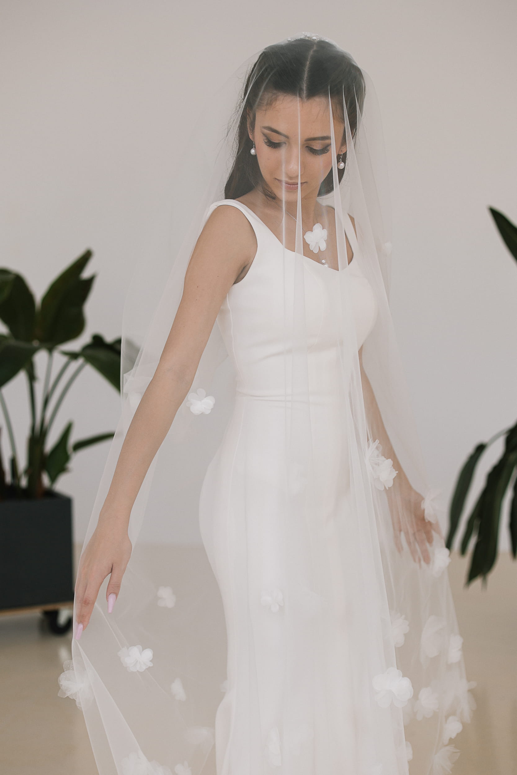 Karina - One Tier Veil 3D Flowers Wedding Veil - Image 3