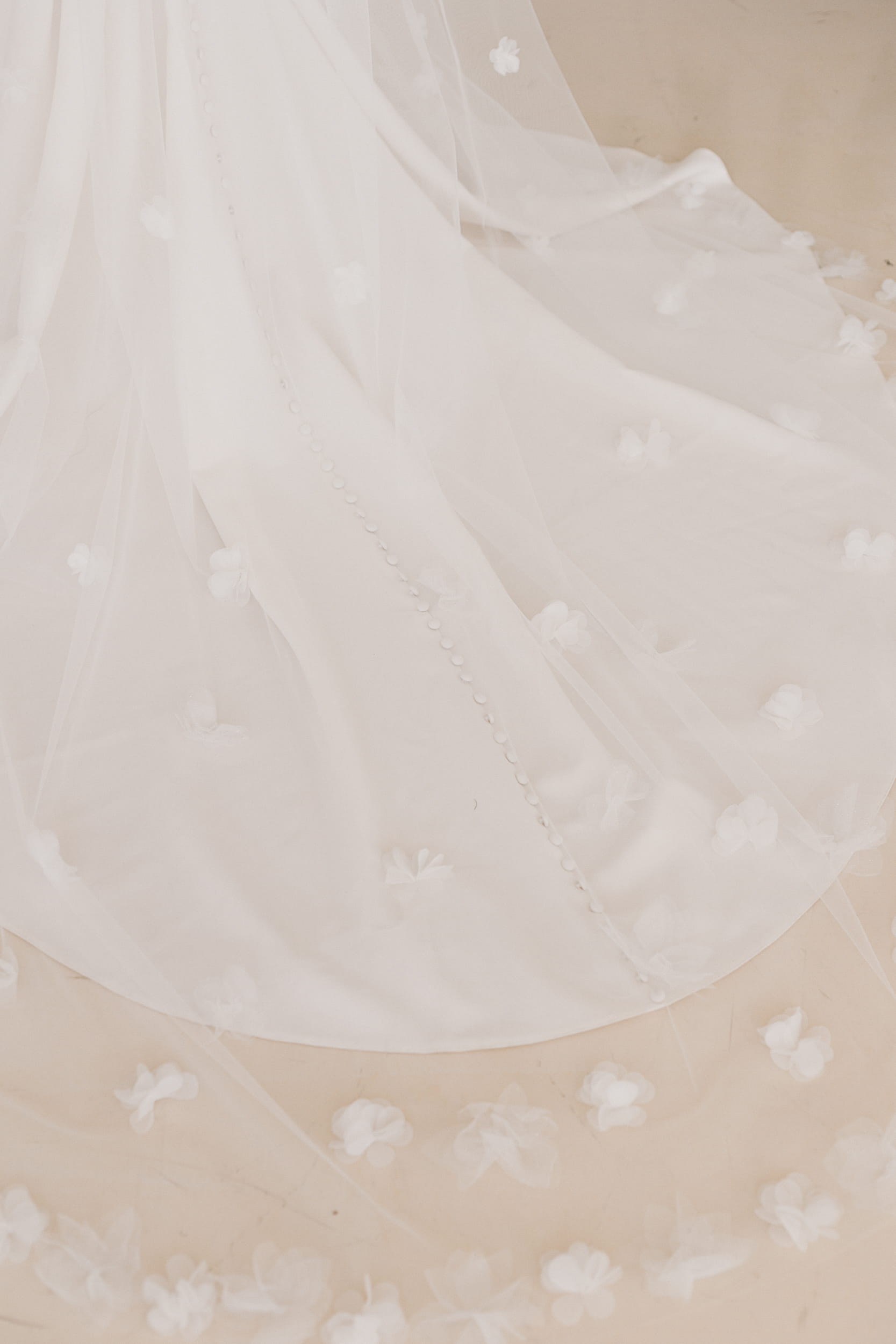 Karina - One Tier Veil 3D Flowers Wedding Veil - Image 4