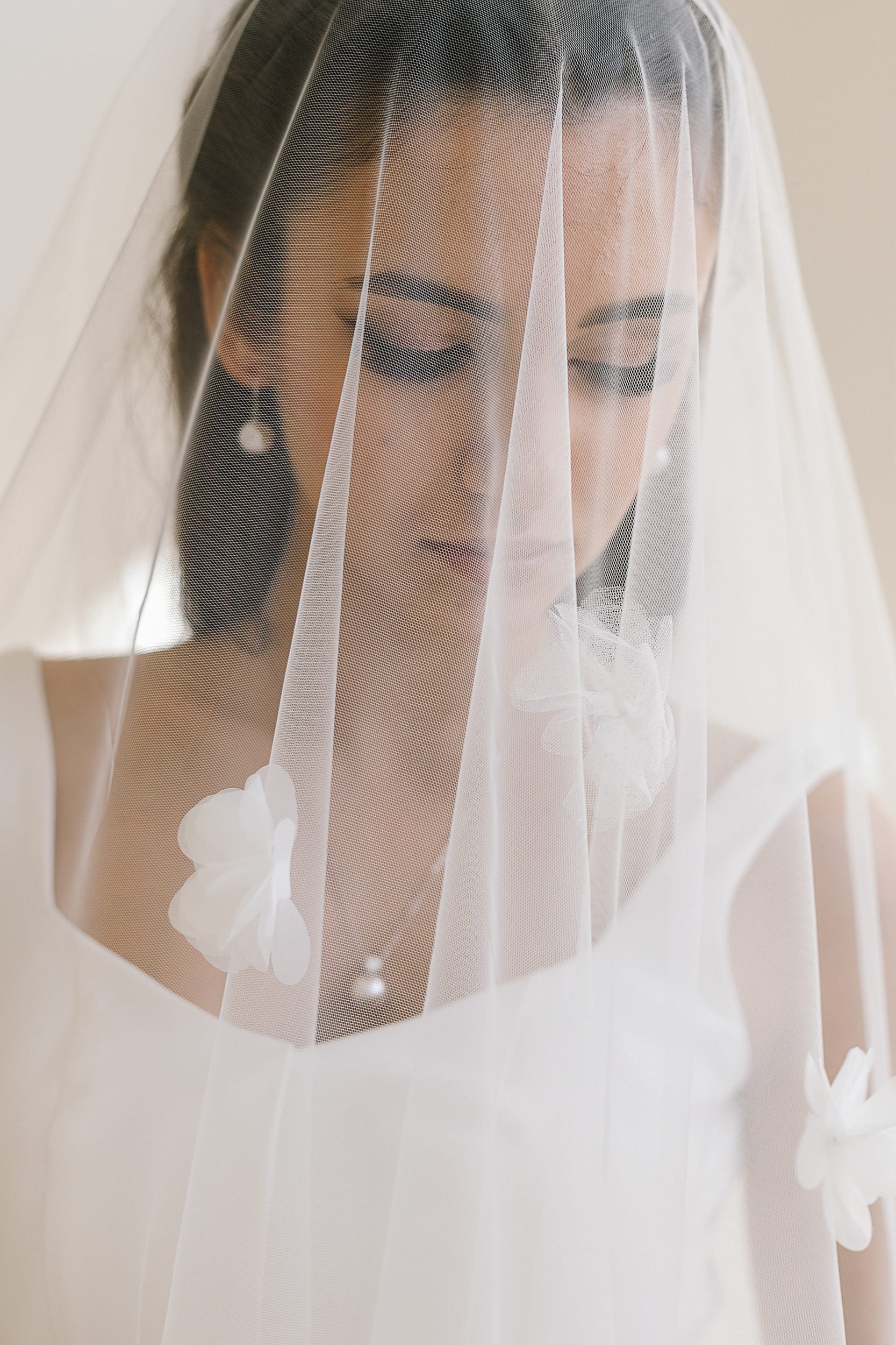 Karina - One Tier Veil 3D Flowers Wedding Veil - Image 5