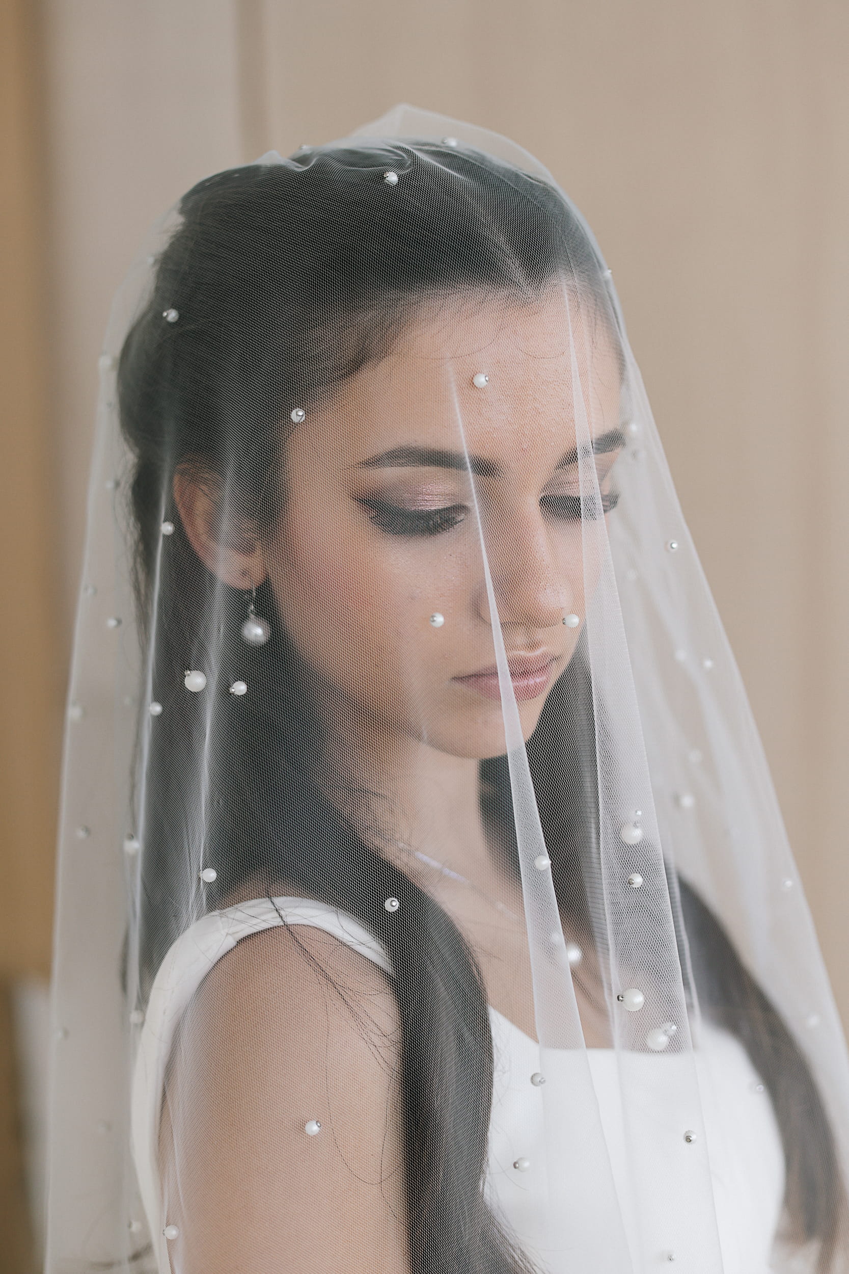 Rebeca - Fingertip Pearl Wedding Veil